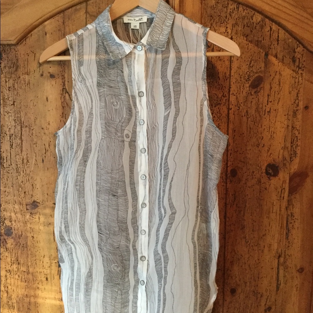 Sleeveless blouse